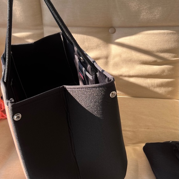 Haute Shore Greyson neoprene tote bag - Picture 6 of 14